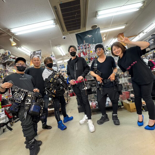 ダイマツ店舗に集合した全国の職人さんと写真撮影