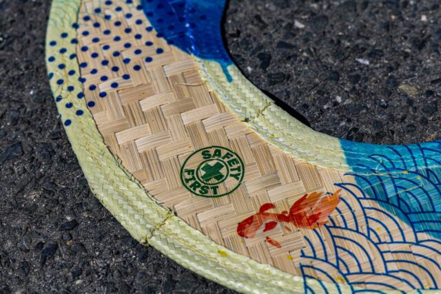 竹バイザーのアップ写真_通気性の高さがうかがえる