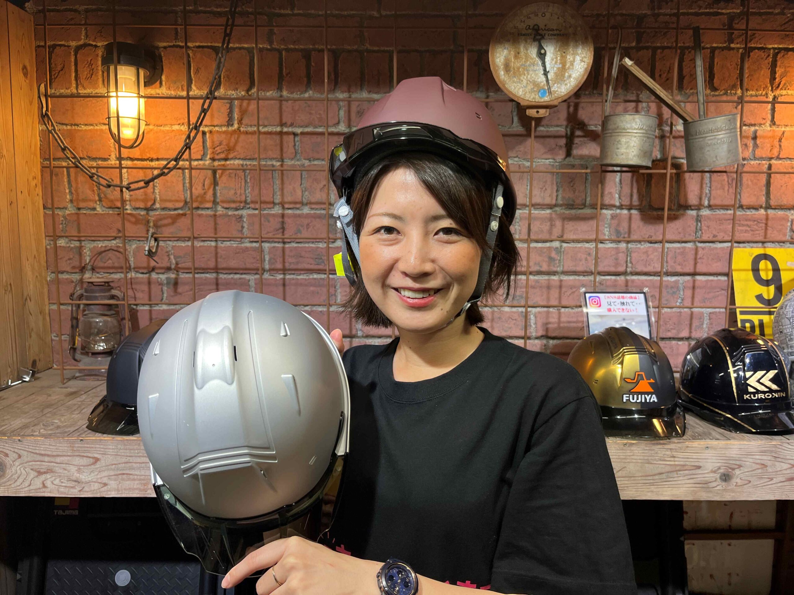 進和化学工業のヘルメットをカスタム｜だいまつ凄技UV印刷転写加工の