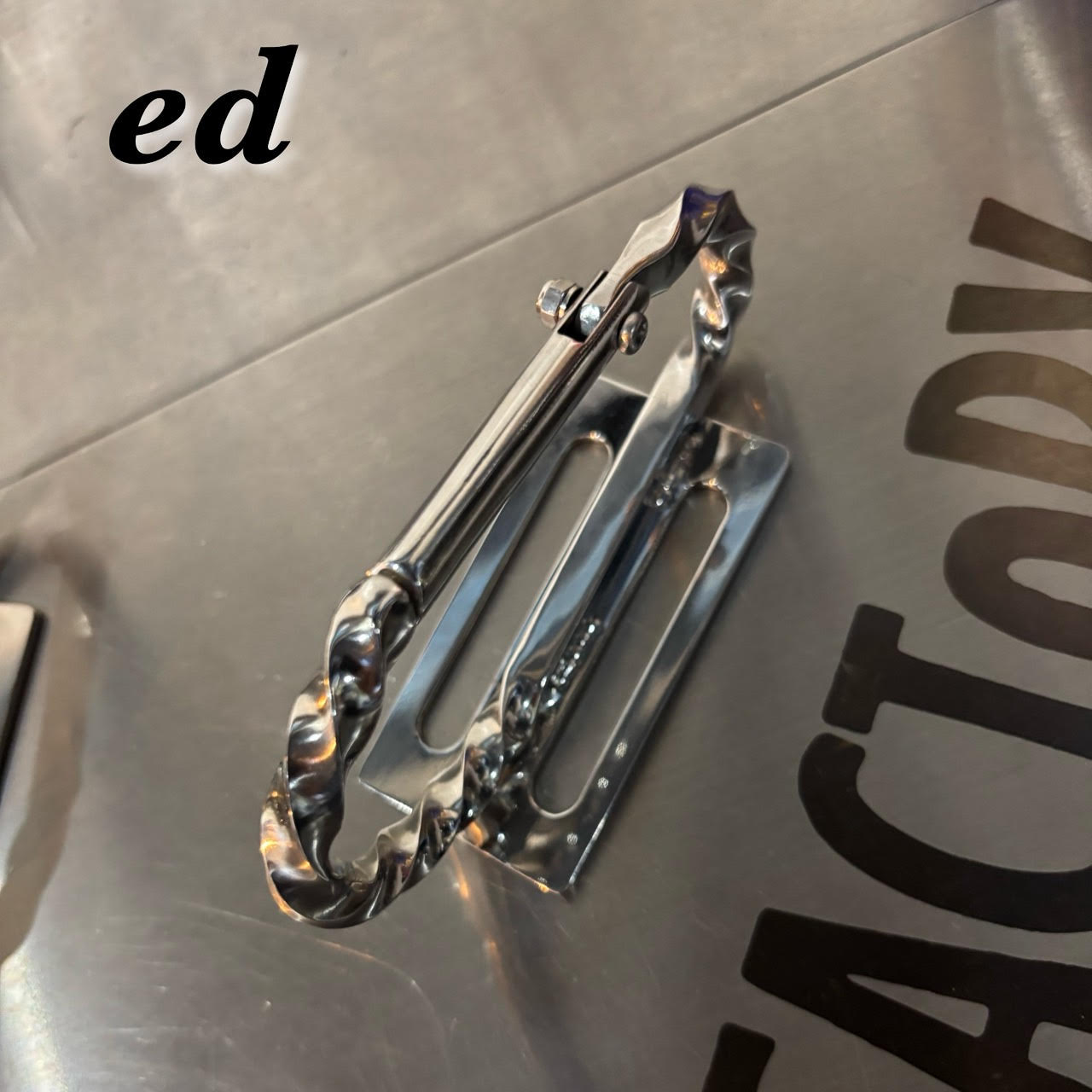 ・Y’s FACTORY【ワイズファクトリー】【カスタム　ツール】ツイストカラビナフラットゲート