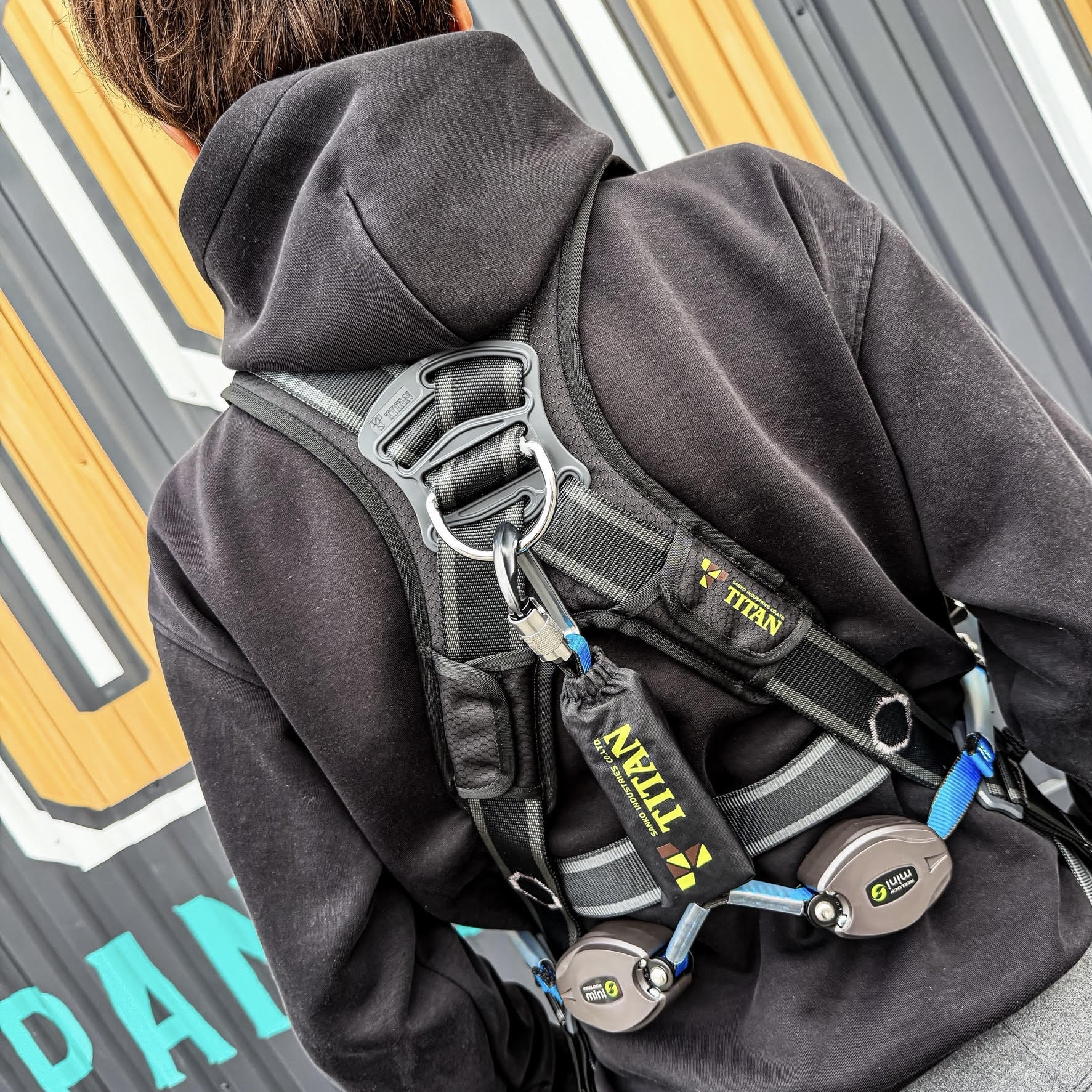 タイタン　EASY Harness CROSS（クロスハーネス）CRH-10C＆タイタン REELOCK mini（リーロックミニ）ダブル フルハーネス/胴ベルト兼用巻取式ランヤード（第1種・ロック装置付）。