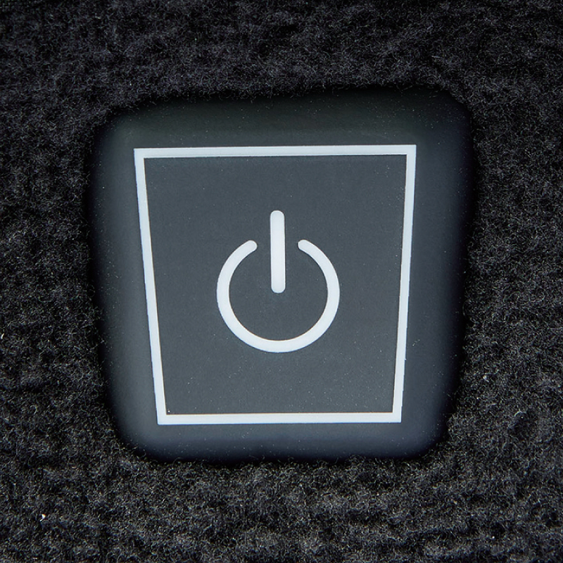 電源ボタン（左ファスナーカーゴポケット内）