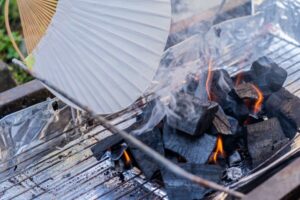 火起こしの様子（イメージ写真）