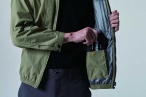 バートルエアークラフトAC2081_内バッテリーポケット(左・ドットボタン止め)