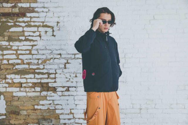 バートルエアークラフト2026年モデル_ローバックファン仕様_AC2121をモデルが着用