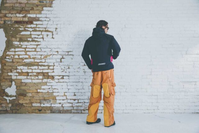 バートルエアークラフト2026年モデル_ローバックファン仕様_AC2121をモデルが着用_後ろ姿