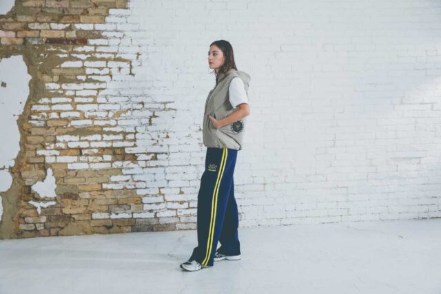 バートルエアークラフト2026年モデル_ローバックファン仕様_AC2121をモデルが着用