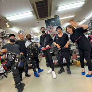 ダイマツ店舗に集合した全国の職人さんと写真撮影