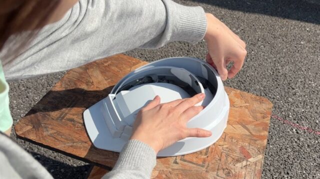 DIC_IZANO2_ヘルメット本体_1番下のフックを持ち上げます