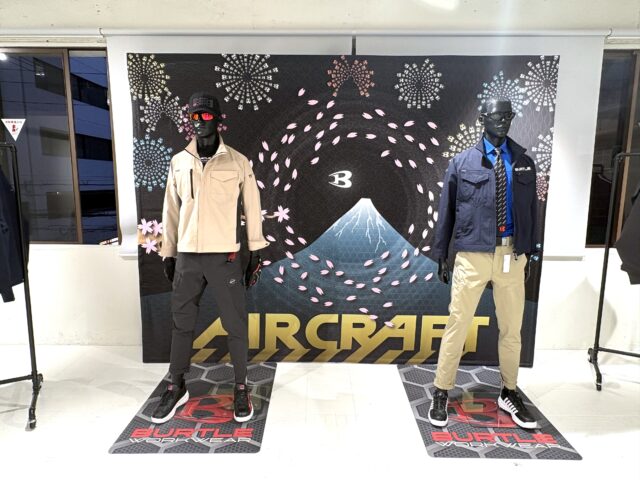 バートル2026展示会のメインパネルと作業服