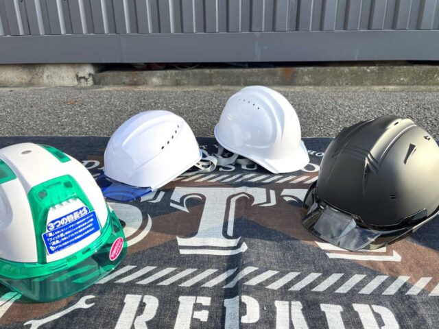 タニザワ、Shinwa、トーヨーセーフティ、DICのヘルメットが並べている