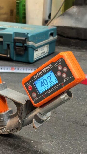 クラインツールのデジタルレベルを使用して屈折