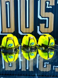 トーヨーセーフティ（toyo）オリジナルカスタムヘルメットを並べている
