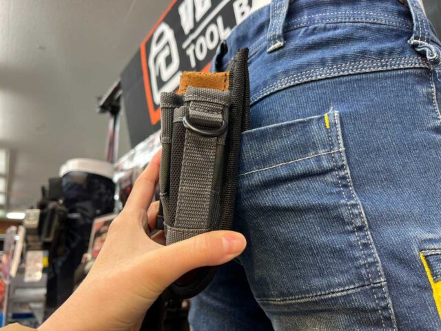 SP-MC_縦型ツールポケット_ポーチを取り外してパンツに装着_アップ