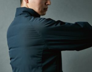 TSデザイン_2024AW_84736_ファイバーダウンジャケット_ストレッチ性が効いている