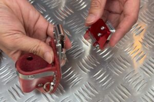 マルチアジャスターをワンタッチで着脱する前