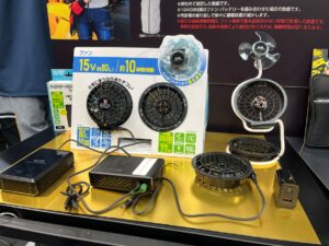桑和_ファンとバッテリー_2025SS展示会