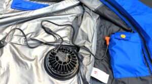 バートルエアークラフトのバッテリーを内側ポケットに収納完了