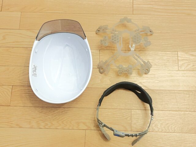 タニザワ_ヘルメット_エアライトの内装を全て外した状態