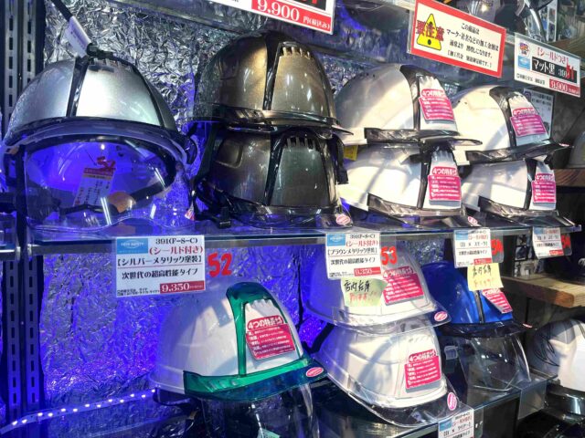 ダイマツ店舗_ヘルメットコーナー_トーヨーセーフティ