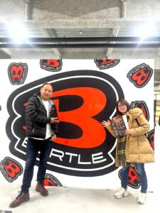 バートル2025春夏展示会_ダイマツ松井社長とMC谷