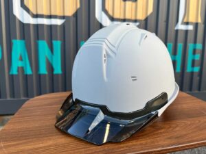 進和化学工業_SS-29FSV型T-P式RA着脱式スケルトンバイザー_シールドをしまっている