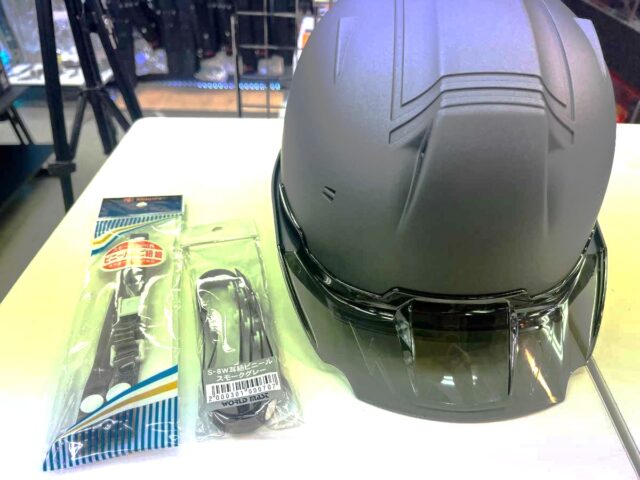進和化学工業（Shinwa）ヘルメットとあご紐耳紐